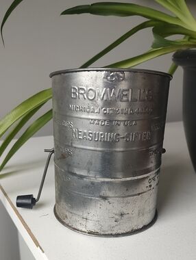 Made In Michigan City USA Vintage Bromwell's Measuring-Sifter